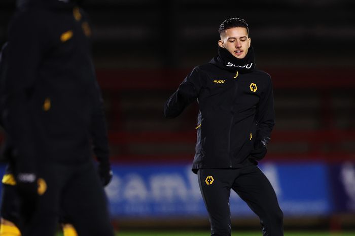 Justin Hubner saat bersiap di laga Wolves U-21 Vs Valencia dalam ajang PL International Cup di Aggborough Stadium, Selasa (10/12/2024).