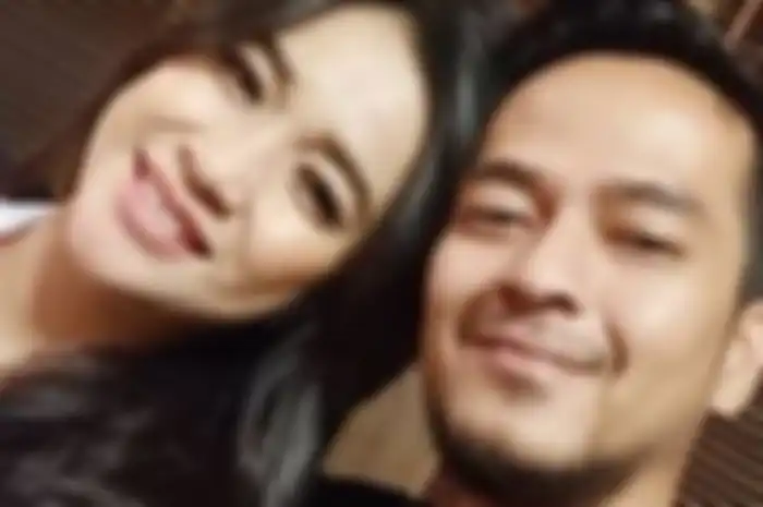 Adhietya Mukti dan sang istri