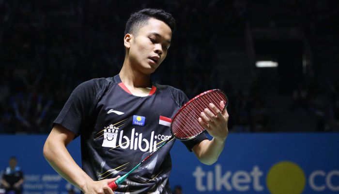 Ekspresi pebulu tangkis tunggal putra Indonesia, Anthony Sinisuka Ginting, saat bermain pada babak kedua Indonesia Open 2019 di Istora Senayan. Jakarta, Kamis (18/7/2019).