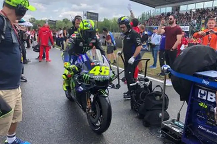 Gara-gara Valentino Rossi, MotoGP Rep Ceska Ditunda, Semua Jadi Happy