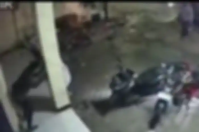 Tangkapan Layar Maling Motor Bersenjata Api