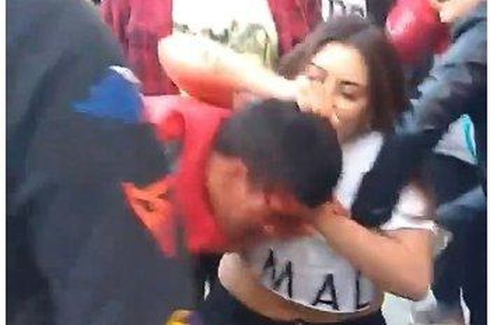 Pencuri HP babak belur saat mengincar perempuan mungil yang ternyata petarung MMA 