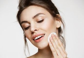 Mau Tetap Glowing Meski di Rumah Aja? Yuk Intip Cara Perawatan Wajah Cantik Bebas Jerawat Tanpa ke Klinik!