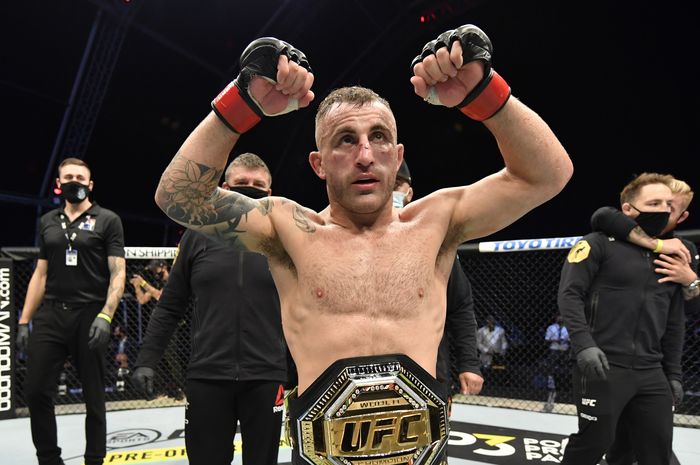 Juara kelas bulu UFC, Alexander Volkanovski.