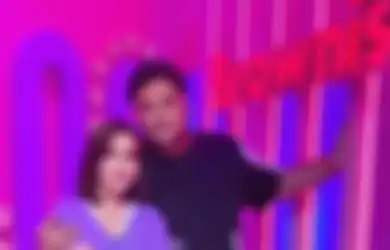 Bak Ingin Beri Tahu Seantero Negeri Mengenai Rasa Cintanya Pada Ayu Ting Ting, Ivan Gunawan Kepergok Pajang Foto Sang Biduan Segede Gaban di Rumahnya