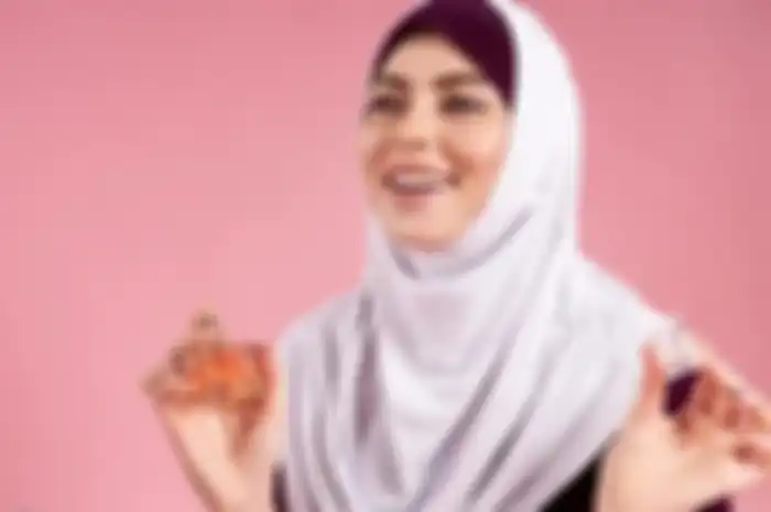 ilustrasi pakai parfum halal