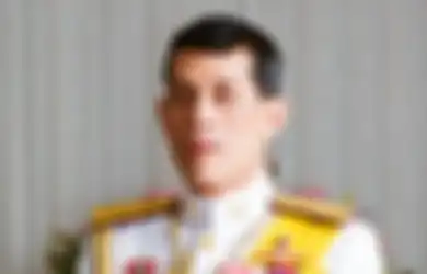 Terkenal Banyak Skandal, Tiba-tiba Raja Thailand Vajiralongkorn dan Selirnya Kedapatan Menyapu Halaman Penjara Bangkok, Ada Apa?