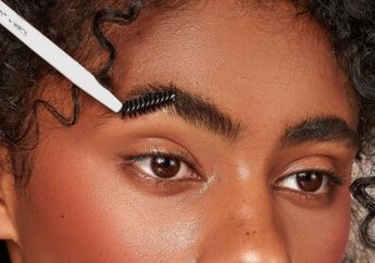 Mau Punya Alis Tebal dan Hitam Secara Alami? Gunakan 3 Pilihan Minyak Ini Secara Rutin dan Lihat Hasilnya