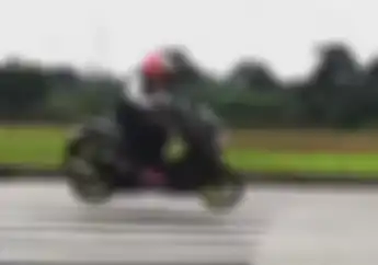 Niatnya Mau Wheelie Eh Yamaha NMAX Ini Malah Jumping Kaya Motor Trail