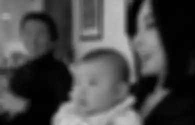 Syahrini Tiba-tiba Gendong Bayi di Jepang, Kehamilan Istri Reino Barack jadi Sorotan: Masya Allah Bahagianya