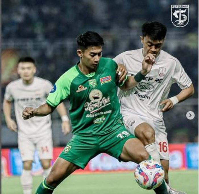 Penyerang Persebaya Surabaya, Malik Risaldi menjadi pahlawan timnya usai menang 2-1 atas Persis Solo di Stadion Gelora Bung Tomo, Rabu (18/9/2024).