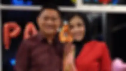 Bella Shofie yang memamerkan kemesraan bersama suaminya.