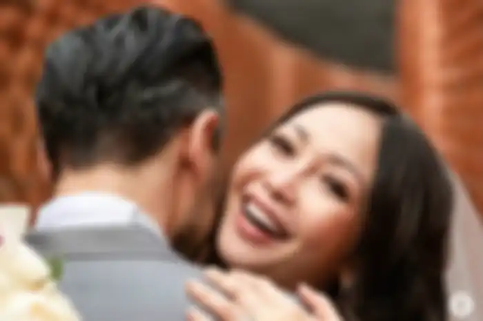 Chef Marinka resmi melepas masa lajang dengan pria bule di usia 40 tahun.