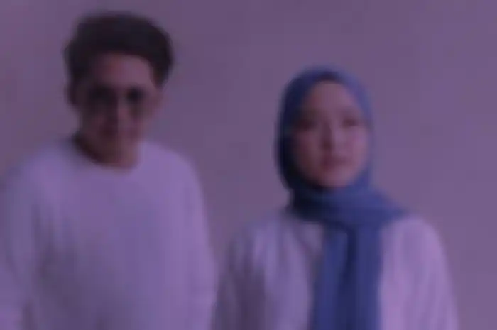 Walau ditagih netizen soal klarifikasi hubungannya dengan Ayus Sabyan, Nissa Sabyan nekat tampil di panggung hiburan.