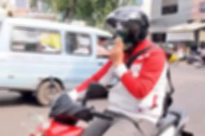 Himbauan kepolisian tentang merokok saat berkendara