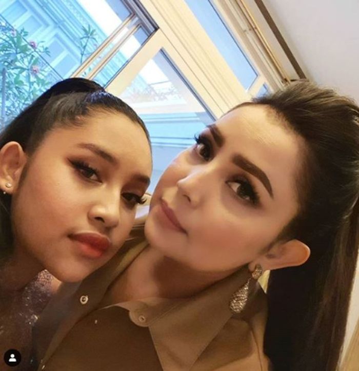 Foto Mayangsari dan Khirani Siti Hartina Trihatmodjo yang mencuri perhatian