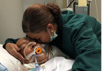 Lama Tak Muncul Batang Hidungnya, Soraya Haque Bagikan Potret Suaminya Ekki Soekarno yang Tengah Terbaring Sakit di RS: 'Apapun Kondisinya Kita Berjodoh'