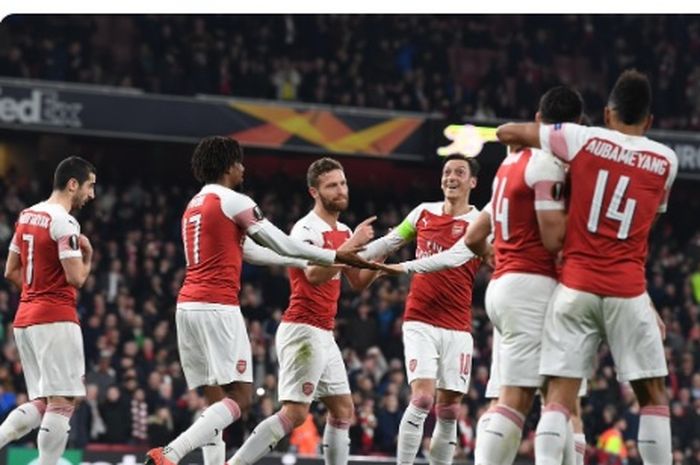 Para pemain Arsenal merayakan gol yang dicetak ke gawang BATE Borisov dalam laga leg kedua babak 32 besar Liga Europa di Stadion Emirates, Kamis (21/2/2019).