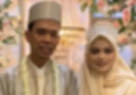 Foto pertama Ustaz Abdul Somad dan Fatimah Az-Zahra setelah sah menjadi suami istri.