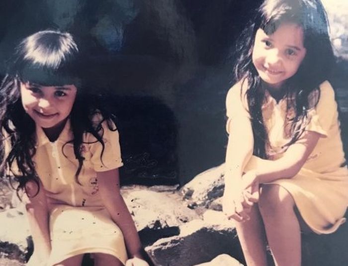 Foto masa kecil Shireen Sungkar dan Zaskia Sungkar