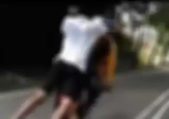 Video Bikers Beraksi Wheelie Gaya Superman Dengan Kecepatan Tinggi, Skillnya jago!