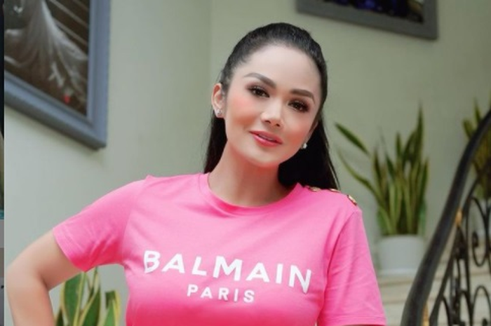 Krisdayanti lakukan perawatan wajah suntik DNA ikan salmon