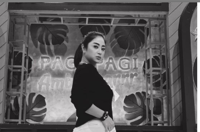 Dewi Perssik mendadak tulis pesan menohok 