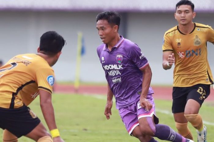 Suasana Pertandingan Persita Vs Bhayangkara FC