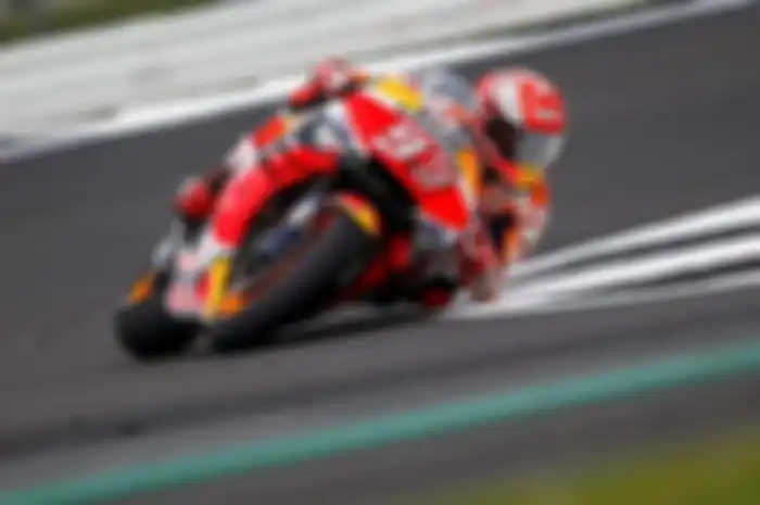 Marc Marquez emang luar biasa. Meski sempat jatuh di FP2 tapi berhasil bikin waktu tercepat 