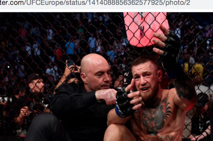 Petarung kelas ringan UFC, Conor McGregor, pasca-pertarungan melawan Dustin Poirer di acara utama UFC 264, Las Vegas, Amerika Serikat, Minggu (11/7/2021).