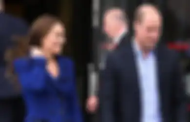 Pesona Gaya Formal Kate Middleton Pakai Outer Biru di Oktober 2022
