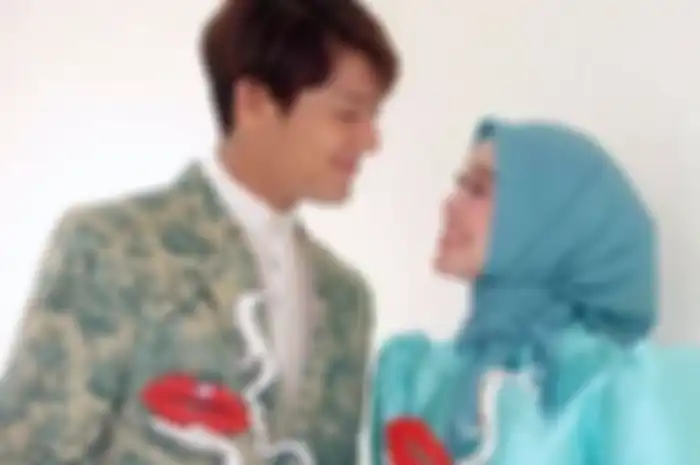 Lesti Kejora dan Rizky Billar dikabarkan telah melangsungkan pertunangan.