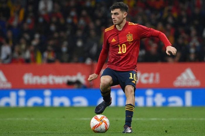 Pedri saat membela timnas Spanyol melawan Albania di Stadion Cornella de Llobregat (26/3/2022).