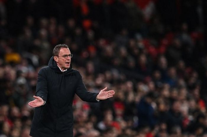 Ralf Rangnick saat memimpin Manchester United hadapi Brighton dalam laga Liga Inggris di Old Trafford, 15 Februari 2022.