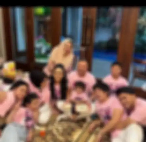 Raul Lemos hadir di acara ulang tahun Ameena