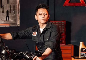 Tak Gengsi Makan di Lantai Cuma Beralaskan Daun Pisang, Ariel NOAH Bikin Netizen Mupeng Usai Tahu Gurita Kekayaannya, Tajir Melintir tapi Gak Songong!