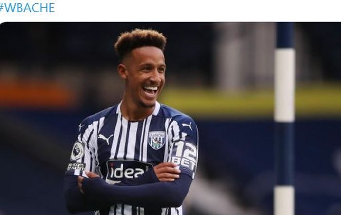 Penyerang West Bromwich Albion, Callum Robinson, merayakan gol yang dicetak ke gawang Chelsea dalam laga Liga Inggris di Stadion The Hawthorns, Sabtu (26/9/2020).