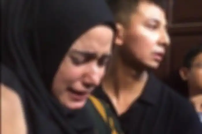 Fairuz A Rafiq tak kuasa tahan air mata ceritakan kondisi anak-anaknya usai kasus ikan asin jadi sorotan