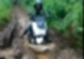 Video Yamaha NMAX Arogan, Enteng Libas Jalur Ekstrim Bareng vokalis Band