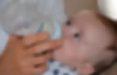 Tolong Mulai Sekarang Jangan Lagi Buat Susu Formula untuk Bayi dengan Air Dispenser, Bahayanya Bisa Ancam Kesehatan si Kecil, Begini Cara yang Tepat