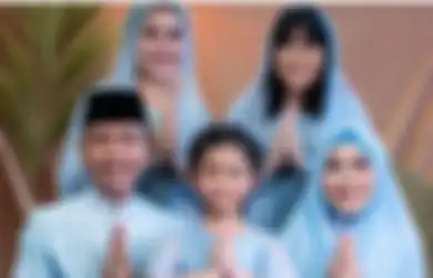 Diledek Bak Toko Emas Berjalan, Orang Tua Ayu Ting Ting Kena Julid Netizen Lantaran Pakai Cincin Nyaris di Seluruh Jarinya: Bu Aji, Kakinya Belum Dikasih Tuh!