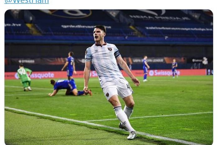 Gelandang West Ham United, Declan Rice, merayakan gol yang dicetaknya ke gawang Dinamo Zagreb dalam pertandingan matchday 1 Grup H Liga Europa 2021-2022.