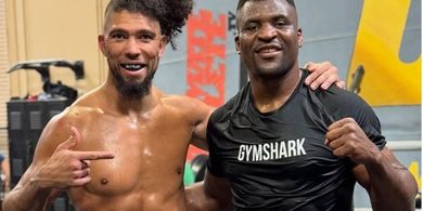 Selamat setelah Dagu Dipukul Francis Ngannou, Johnny Walker Siap Menyala di UFC 327