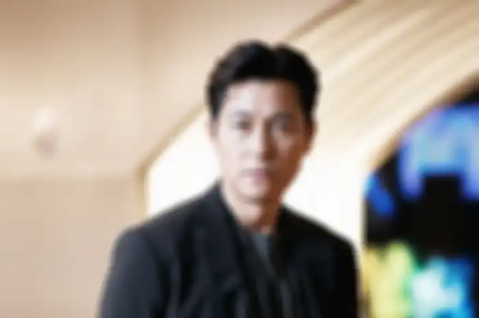 Jung Woo-sung mengaku nggak mudah ketika bekerja bersama teman sendiri.