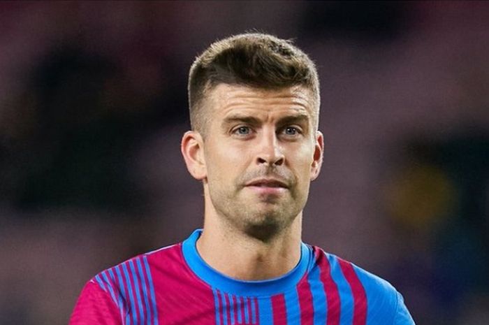 Pelatih Barcelona, Ronald Koeman, mengungkapkan alasannya memasang Gerard Pique sebagai striker dadakan dalam laga Liga Spanyol melawan Granada.