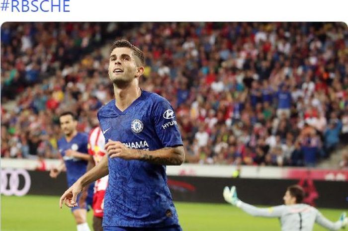 Penyerang Chelsea, Christian Pulisic, merayakan gol yang dicetak ke gawang Red Bull Salzburg dalam laga pramusim di Stadion Red Bull Arena pada 31 Juli 2019.