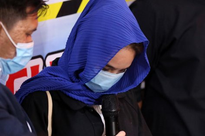 Hana Hanifah meminta maaf kepada keluarganya usai dibebaskan oleh Polisi.