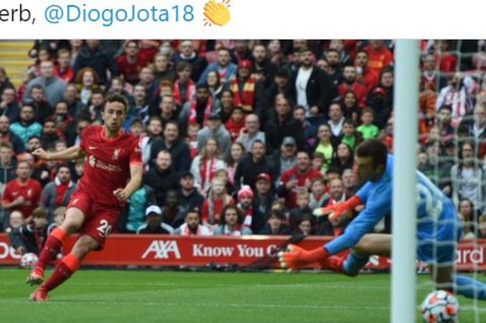 Striker Liverpool, Diogo Jota, mencetak gol ke gawang Athletic Club dalam laga uji coba di Stadion Anfield, Minggu (8/8/2021).