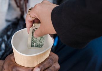 Sedekah Jadi Amalan Luar Biasa Saat Ramadhan 2023, Pahami Doa yang Perlu Diamalkan Ketika Melakukannya