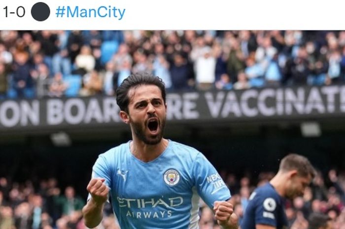 Gelandang Manchester City, Bernardo Silva, membawa The Citizens unggul atas Burnley di babak pertama.